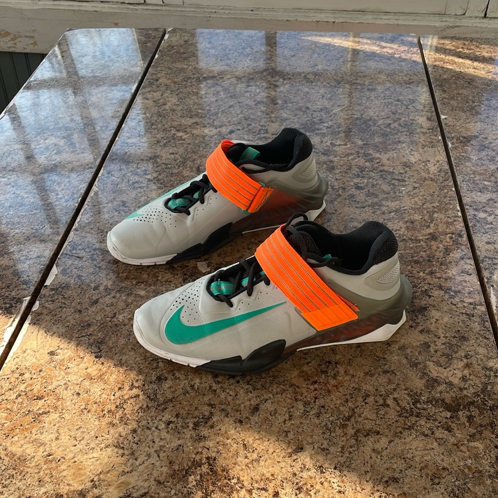 Nike Savaleos weight lifting shoe M8.5